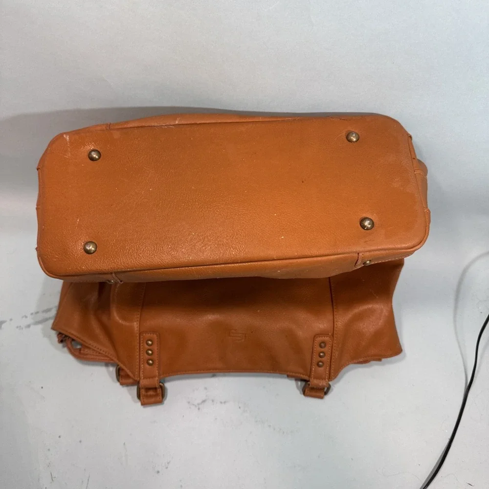 Solo Computer Laptop Bag Messenger Commuter Caramel Color Tote Pockets 17